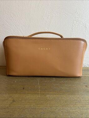Eachy Tan Large Capacity Travel Makeup Bag Made Of Waterproof PU Leather. NWOT.